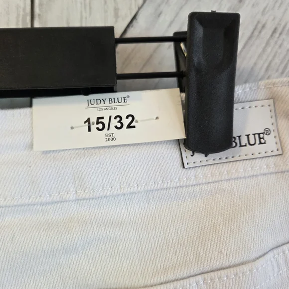 NWT Judy Blue Women's White Cropped Jeans - Picture 4 of 7